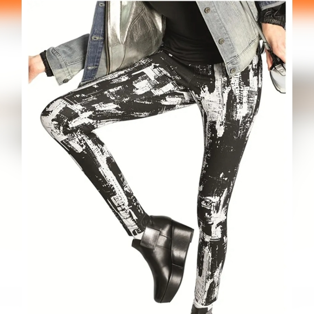HUE City Scape Patterned Leggings